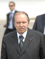 Abdelaziz Bouteflika welcomes Nicolas Sarkozy - Algiers