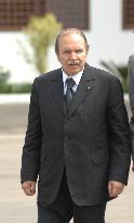 Abdelaziz Bouteflika welcomes Nicolas Sarkozy - Algiers