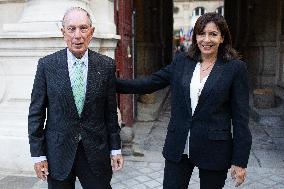 Anne Hidalgo and Michael Bloomberg agreement to fight pollution - Paris