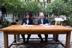 Anne Hidalgo and Michael Bloomberg agreement to fight pollution - Paris