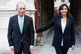 Anne Hidalgo and Michael Bloomberg agreement to fight pollution - Paris