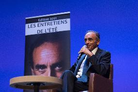 Eric Zemmour presents his new book in Toulon - South of France