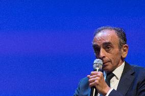 Eric Zemmour presents his new book in Toulon - South of France