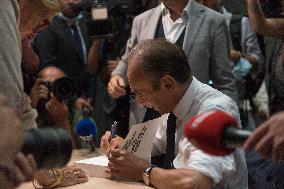 Eric Zemmour presents his new book in Toulon - South of France