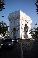 Illustrations of the wrapped Arc de Triomphe - Paris