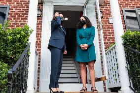 ★DC: Vice President Kamala Harris visits home of Jamie Smith to discuss the Build Back Better Agenda for parents and working fa