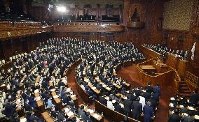 Japan lower house OKs record extra budget