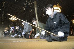 Year-end cleanup at Kyoto temple