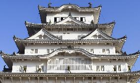 Year-end cleaning at Himeji Castle