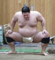Sumo training ahead of New Year tournament