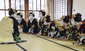 Maiko in Kyoto start work in 2022