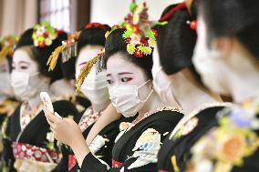 Maiko in Kyoto start work in 2022