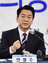 S. Korean presidential candidate Ahn Cheol Soo