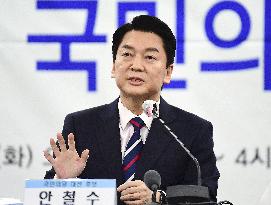 S. Korean presidential candidate Ahn Cheol Soo