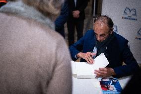 Eric Zemmour promote his new book - Versailles