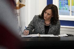 Kamala Harris virtually meets with workers - Washington