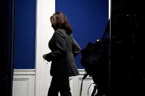 Kamala Harris virtually meets with workers - Washington