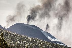 Cumbre Vieja Volcano Shows No Sign Of Stopping - La Palma