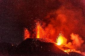 Eruption Cumbre Vieja Volcano - La Palma