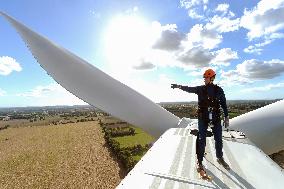 Yannik Jadot Visits A Wind Farm - Saint-Pere-en-Retz