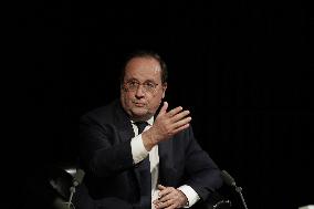 Francois Hollande Promotes His New Book - Bordeaux