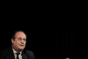 Francois Hollande Promotes His New Book - Bordeaux