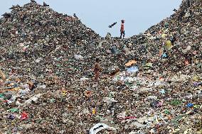 People Waste Pickers - Dhaka