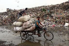 People Waste Pickers - Dhaka