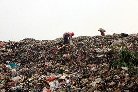 People Waste Pickers - Dhaka