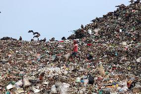 People Waste Pickers - Dhaka