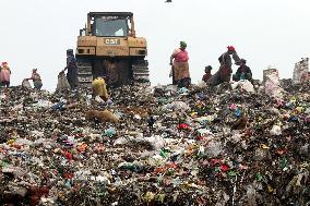 People Waste Pickers - Dhaka