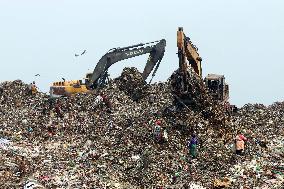 Waste Pickers In Dump Site - Dhaka