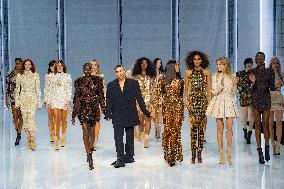 PFW - Balmain Runway