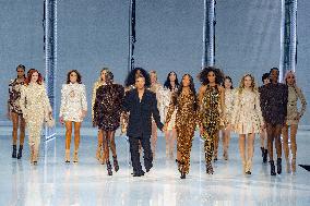 PFW - Balmain Runway