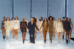 PFW - Balmain Runway