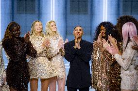 PFW - Balmain Runway