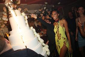 Cindy Bruna's 27th birthday - Paris