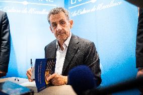 Nicolas Sarkozy signing session of his book Promenades - Paris