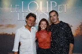 Le Loup Et Le Lion Premiere - Paris