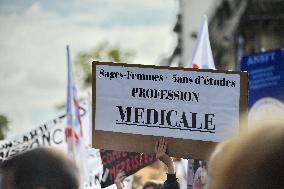 Midwives Protest - Paris