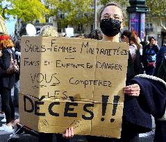 Midwives Protest - Paris