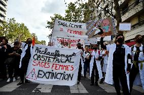 Midwives Protest - Paris