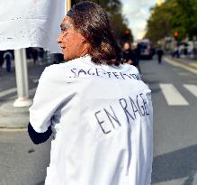 Midwives Protest - Paris