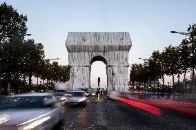 Wrapped Arc de Triomphe - Paris