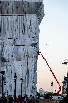 Wrapped Arc de Triomphe - Paris