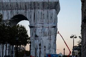 Wrapped Arc de Triomphe - Paris