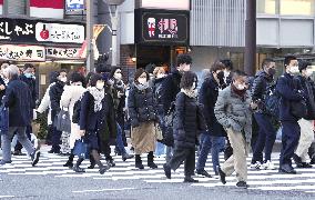 Japan's daily COVID-19 cases top 30,000, setting new record