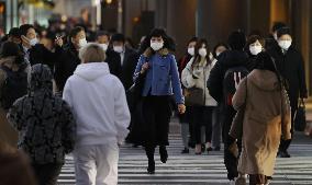 Japan's daily COVID-19 cases top 30,000, setting new record