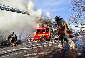 CANADA-TORONTO-APARTMENT BUILDING-FIRE
