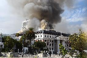 SOUTH AFRICA-CAPE TOWN-PARLIAMENT FIRE-FLARING UP